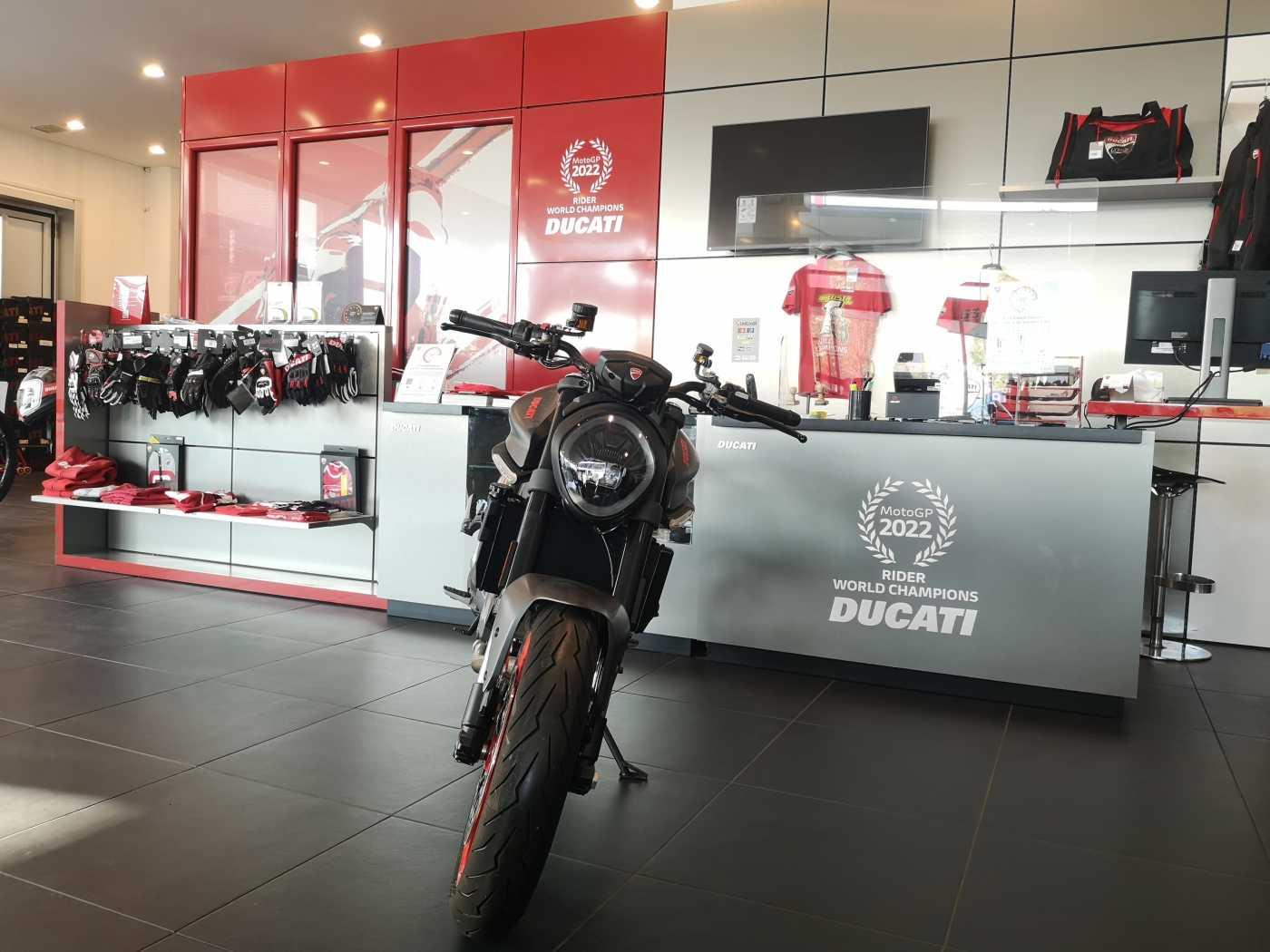 DUCATI MONSTER 