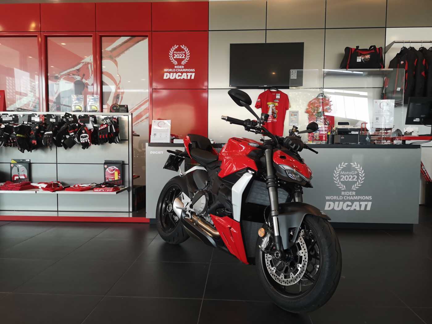 DUCATI STREETFIGHTER V2 