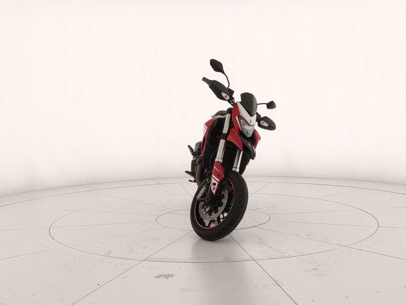 DUCATI HYPERMOTARD 821 