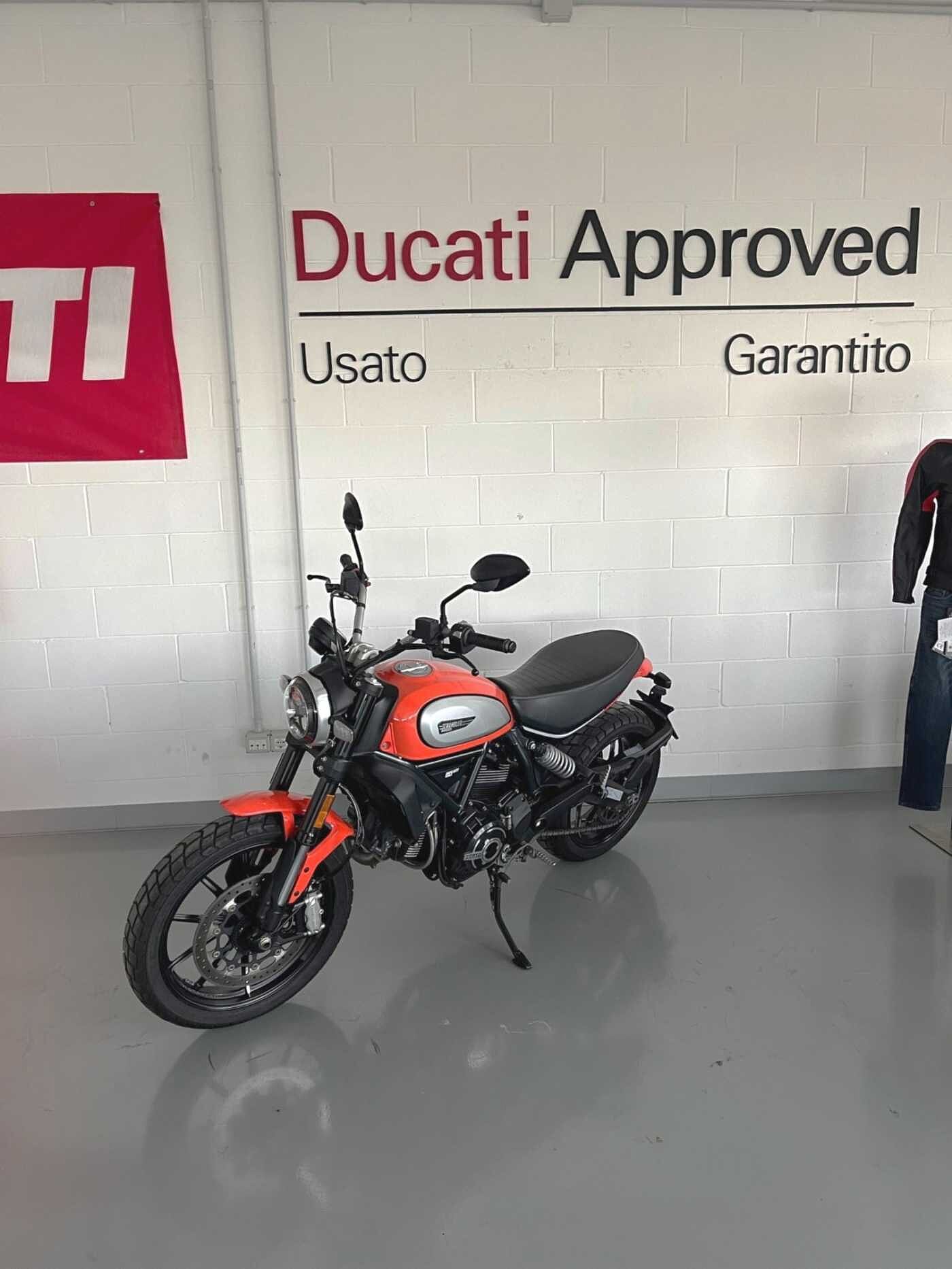 DUCATI SCRAMBLER 800 