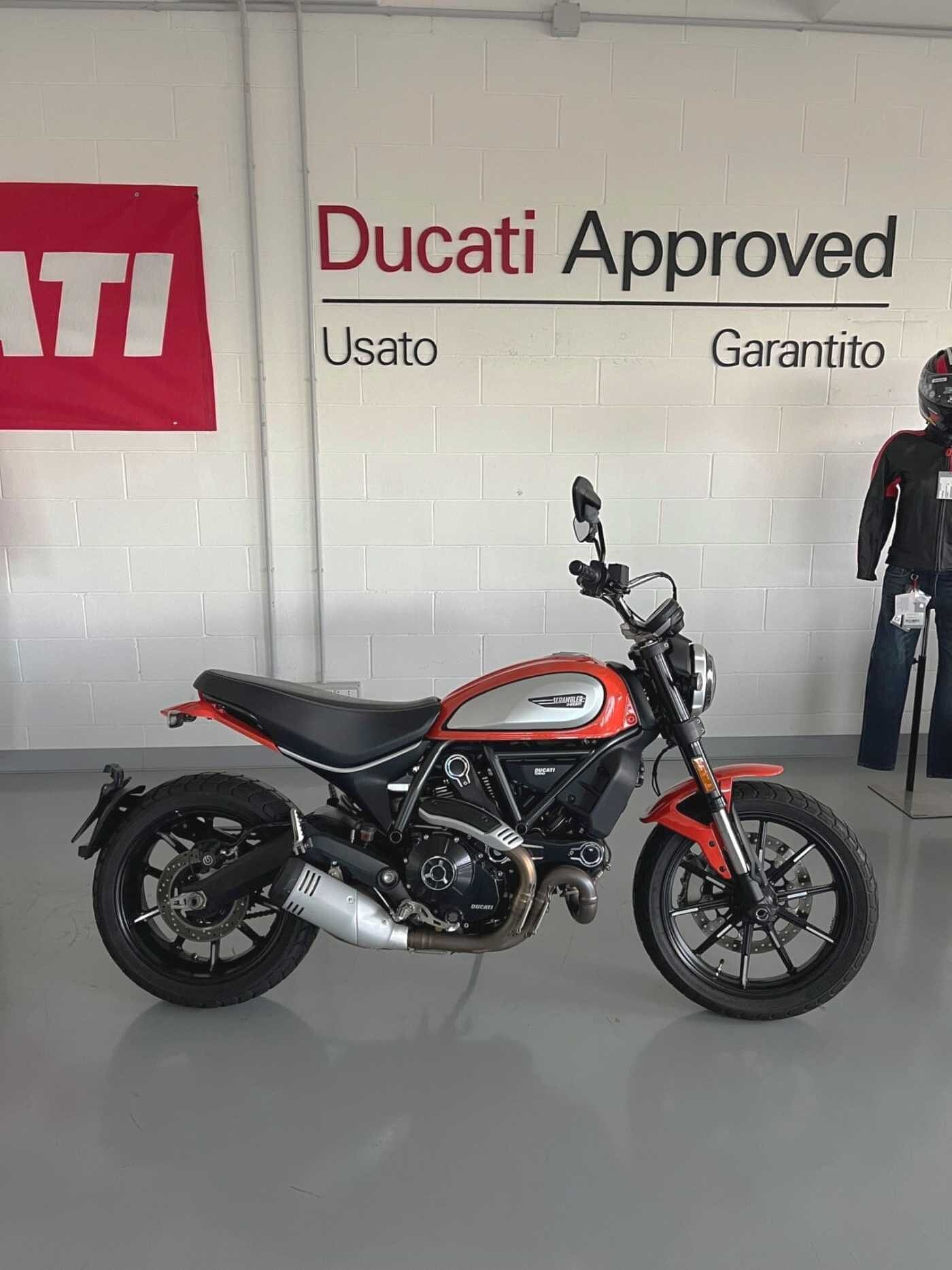DUCATI SCRAMBLER 800 