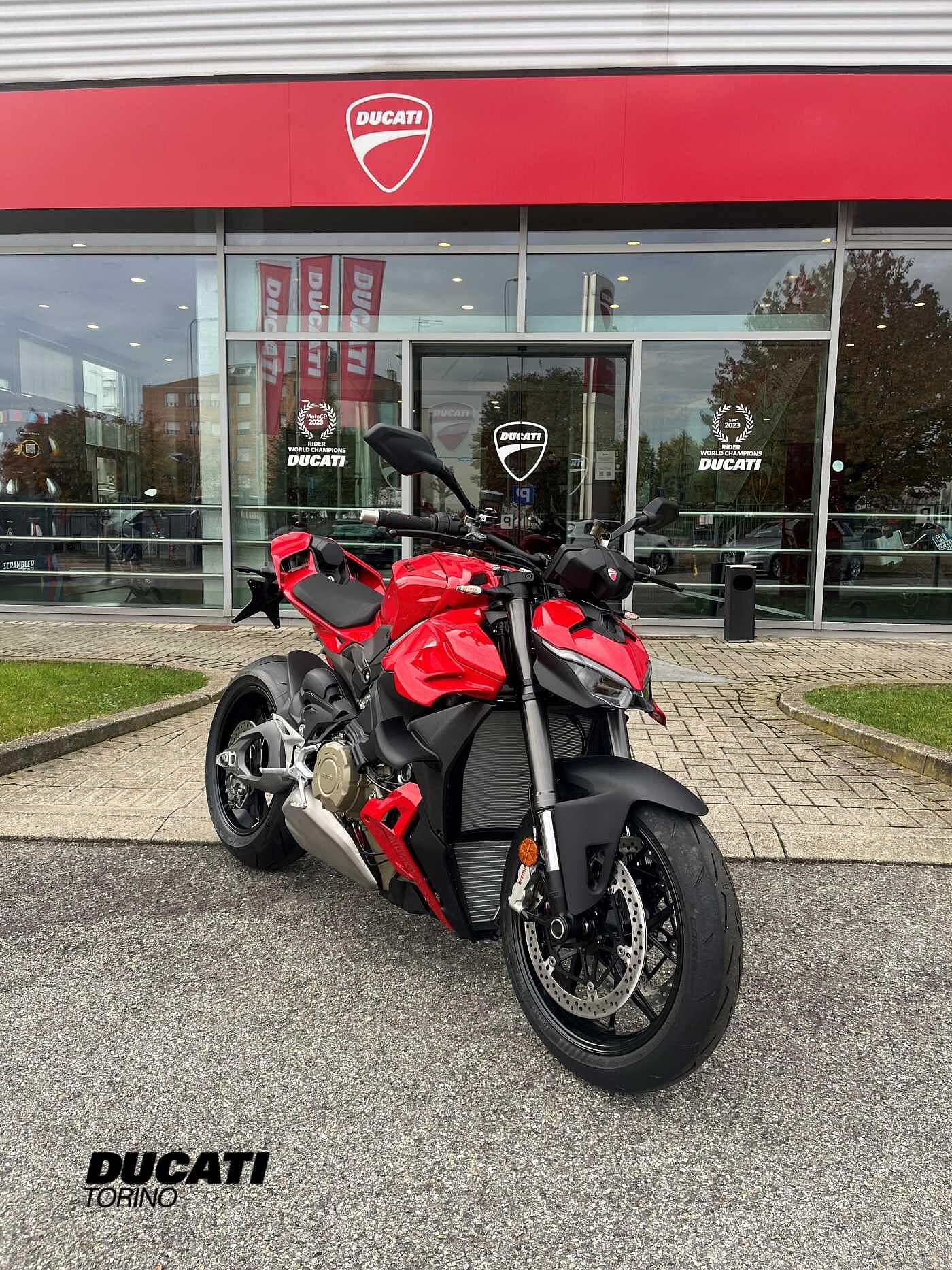 DUCATI STREETFIGHTER V4 