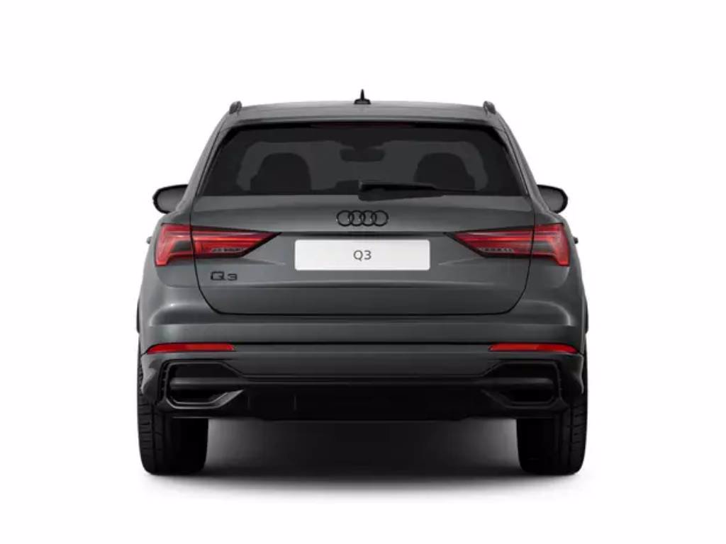 AUDI Q3 45 TFSI e S tronic Identity Black