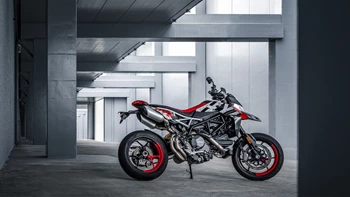 Ducati Hypermotard 950 RVE MY24 Overview Gallery 1920X1080 01